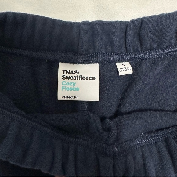 navy tna sweatshorts - Picture 5 of 6